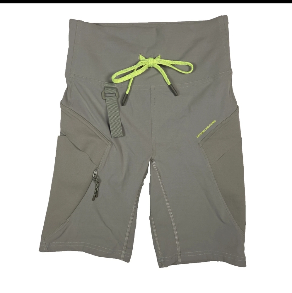 Lululemon Cargo Super High Rise Hiking Short 8" Womens Sz 4 Green Athletic